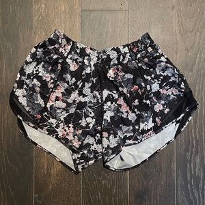 Lululemon Hotty Hot Short 4”